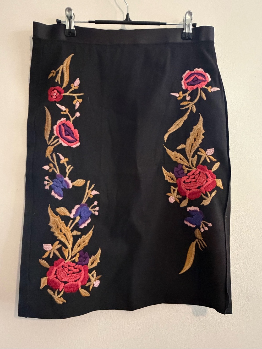 Hazel floral embroidered pencil skirt size m